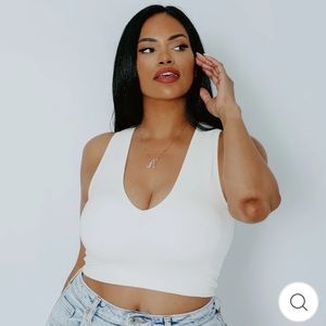 NWT Klassy Network V-Neck Crop Brami